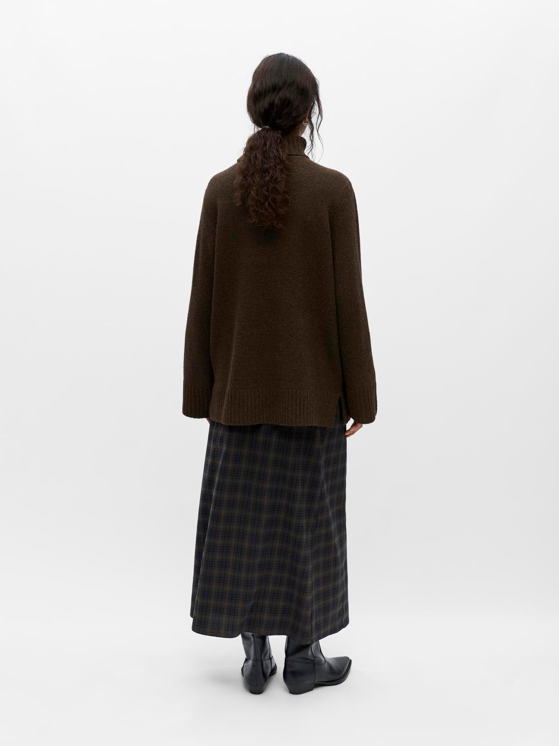 model_shot-back